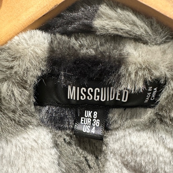 Misguided faux fur oversized coat in gingham - Picture 5 of 5